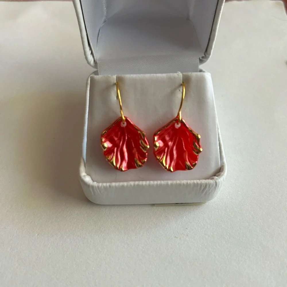 3/$20 Red Gold Tone Faux Sea Shell Ocean Beach Dandle Earrings